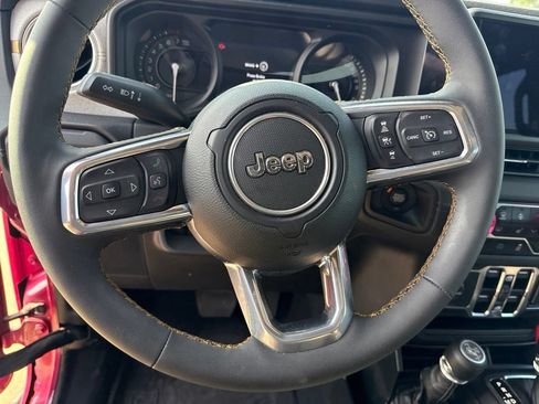 Used 2024 Jeep Wrangler Unlimited Sahara AWD/4WD image 21