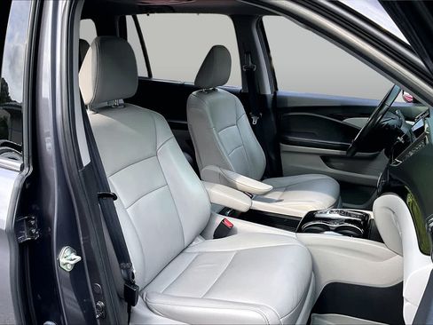 Used 2020 Honda Pilot Touring image 9