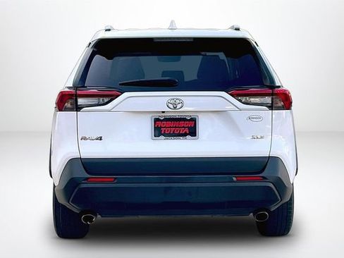 Used 2019 Toyota RAV4 XLE w/ Convenience Package FWD image 4