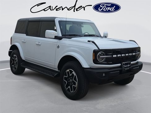 New 2025 Ford Bronco Outer Banks image 3