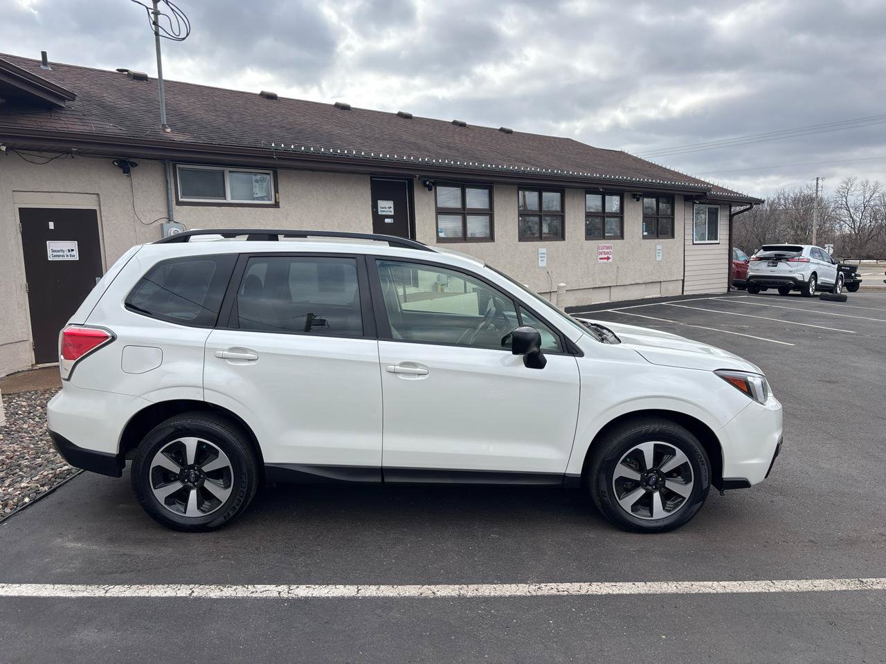 Used 2018 Subaru Forester 2.5i w/ Alloy Wheel Package AWD/4WD image 2