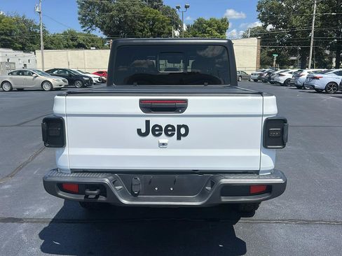 Used 2023 Jeep Gladiator Sport AWD/4WD image 6