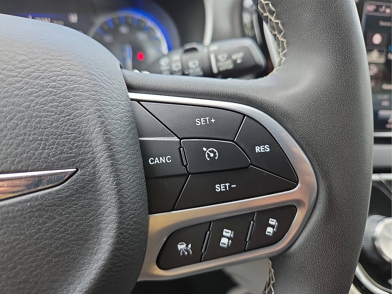 Used 2023 Chrysler Pacifica Touring-L FWD image 18