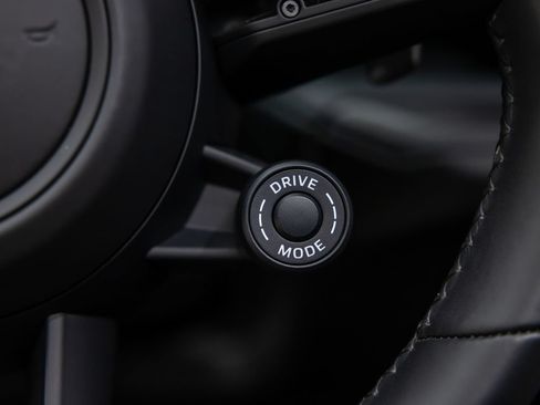 Used 2025 Porsche Cayenne GTS AWD/4WD image 23