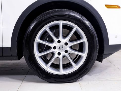 Used 2025 Porsche Cayenne image 21