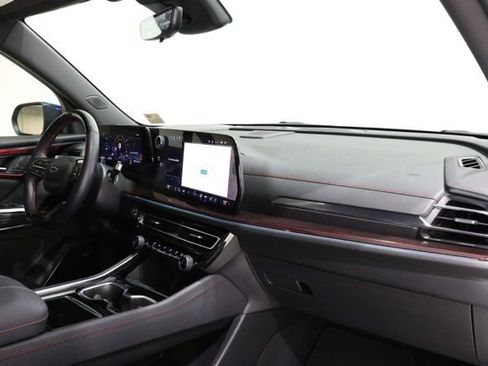 Used 2025 Chevrolet Traverse RS AWD/4WD image 18