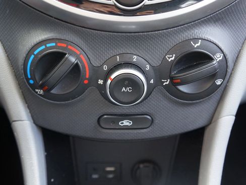 Used 2015 Hyundai Accent GLS w/ Option Group 03 image 24