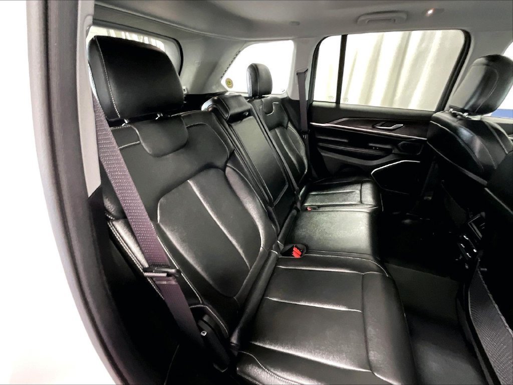 Used 2023 Jeep Grand Cherokee 4WD 4xe image 16