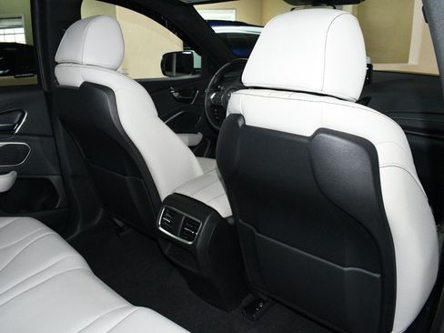 Used 2025 Acura RDX SH-AWD image 16