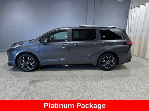 Used 2025 Toyota Sienna Platinum AWD/4WD image 7