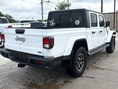 Certified 2020 Jeep Gladiator Overland image 5