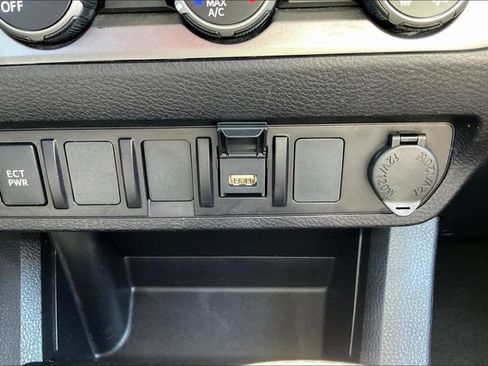 Used 2023 Toyota Tacoma SR5 RWD image 18