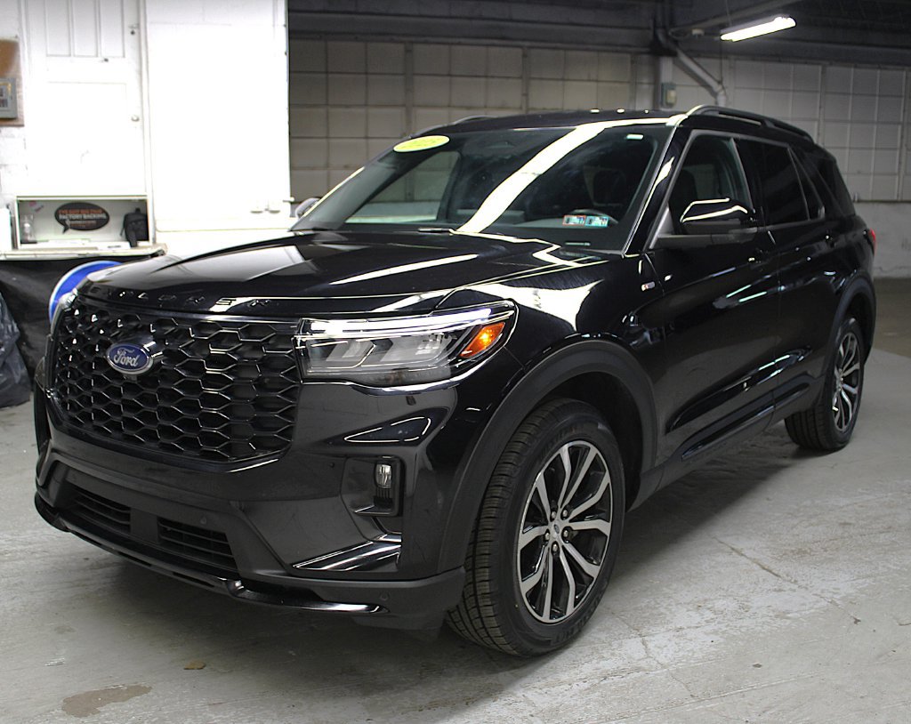 Used 2025 Ford Explorer ST-Line AWD/4WD image 8