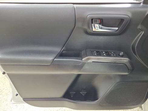 Used 2019 Toyota Tacoma TRD Off-Road AWD/4WD image 21