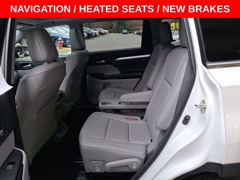 Used 2018 Toyota Highlander XLE image 21