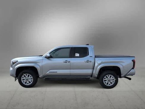Used 2026 Toyota Tacoma SR5 AWD/4WD image 3