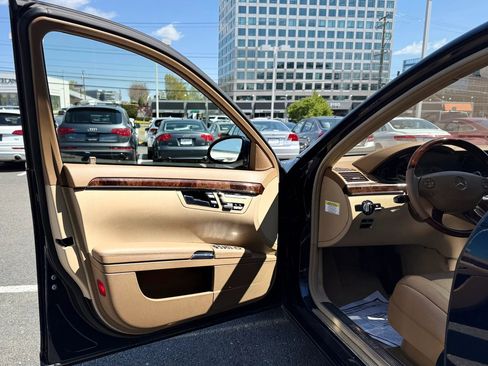 Used 2007 Mercedes-Benz S 550 4MATIC image 8