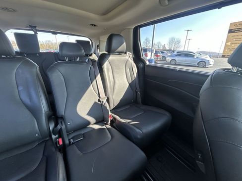 Certified 2025 Kia Carnival SX Prestige image 15