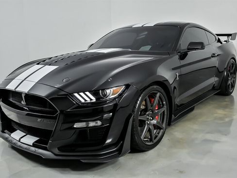 Used 2020 Ford Mustang Shelby GT500 w/ Carbon Fiber Track Pack RWD image 5