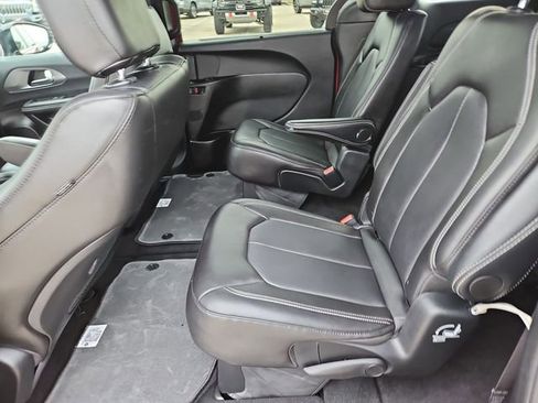 Used 2025 Chrysler Pacifica Select FWD image 22