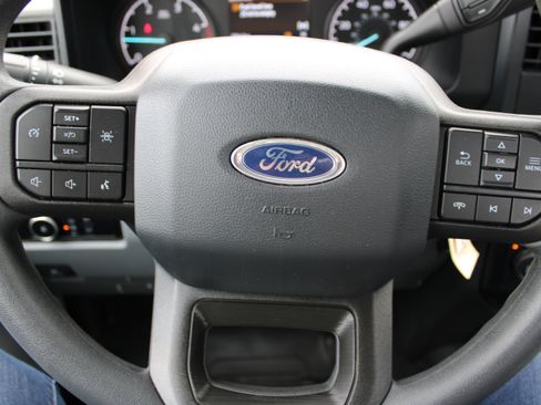 Used 2024 Ford F550 4x4 Regular Cab Super Duty image 11