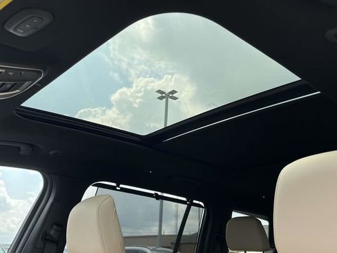 New 2025 Jeep Grand Cherokee L Limited w/ Luxury Tech Group II image 11