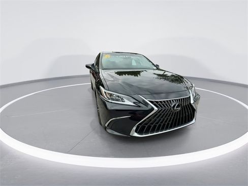 Used 2024 Lexus ES 300h 300h image 2