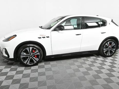 New 2025 Maserati Grecale Folgore image 2