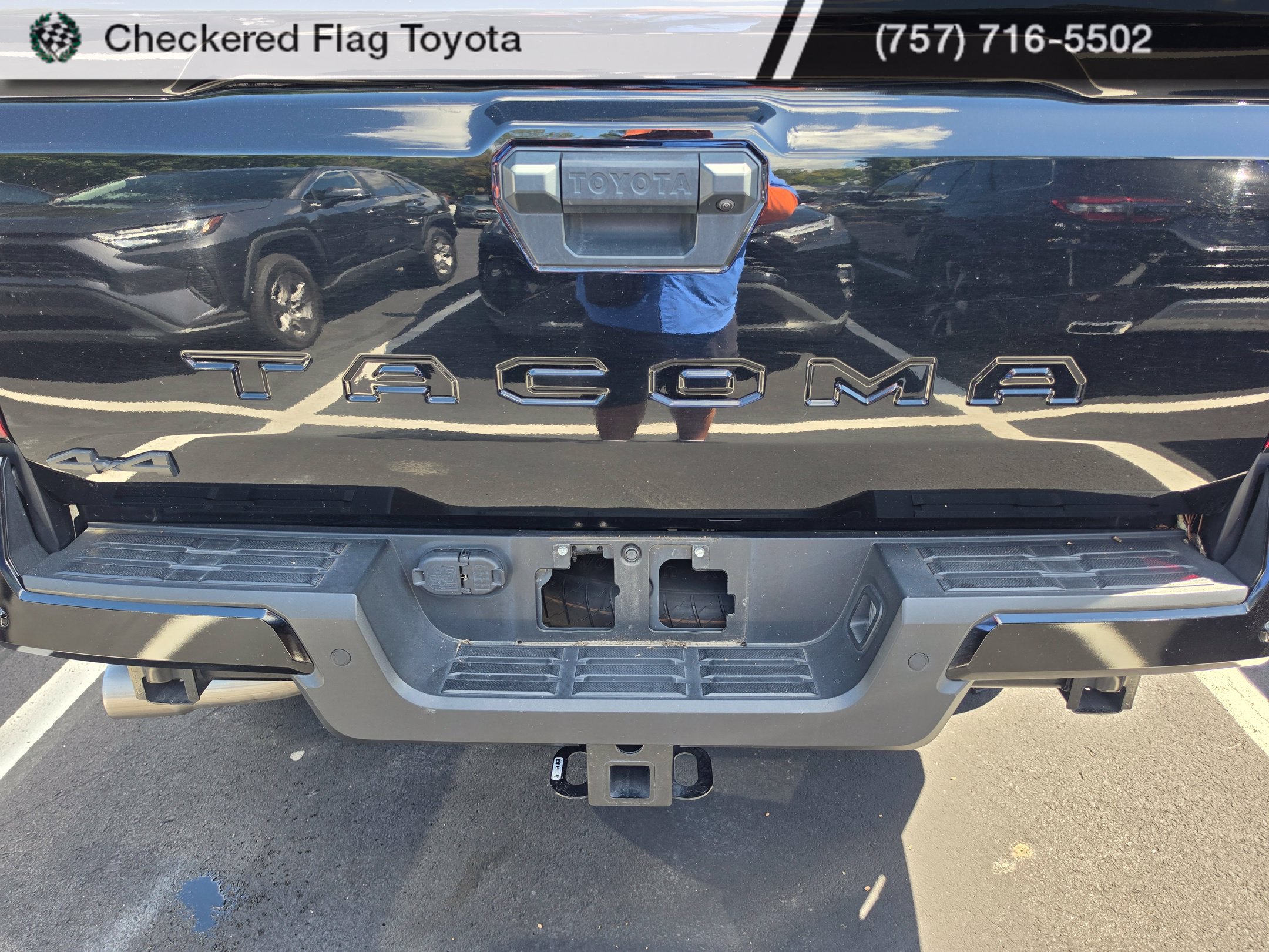 Used 2024 Toyota Tacoma TRD Sport w/ TRD Sport Upgrade Package AWD/4WD image 8