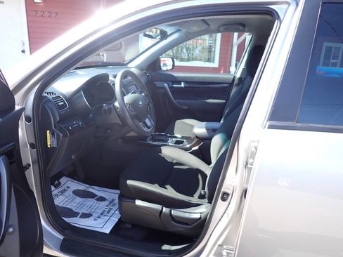 Used 2015 Kia Sorento LX AWD/4WD image 7