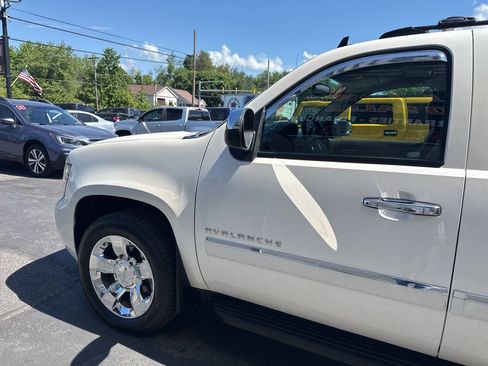 Used 2012 Chevrolet Avalanche LTZ AWD/4WD image 5