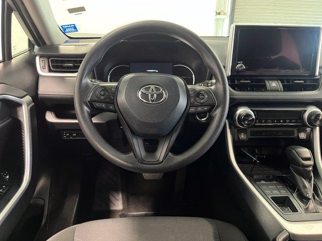 Used 2025 Toyota RAV4 XLE AWD/4WD image 23