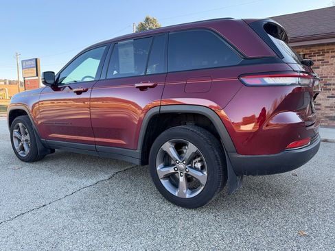 Used 2024 Jeep Grand Cherokee Altitude image 12