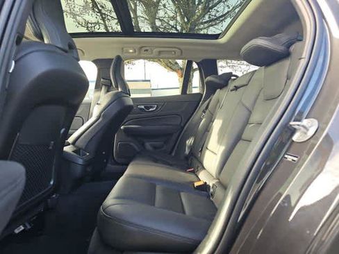 Used 2025 Volvo V60 B5 Cross Country Plus image 8