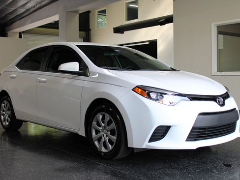Used 2014 Toyota Corolla LE FWD image 1