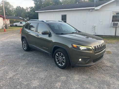 Used 2019 Jeep Cherokee Latitude Plus w/ Comfort/Convenience Group FWD image 8