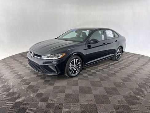 Used 2025 Volkswagen Jetta Sport image 4