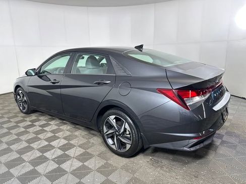 Used 2023 Hyundai Elantra SEL w/ Convenience Package image 5