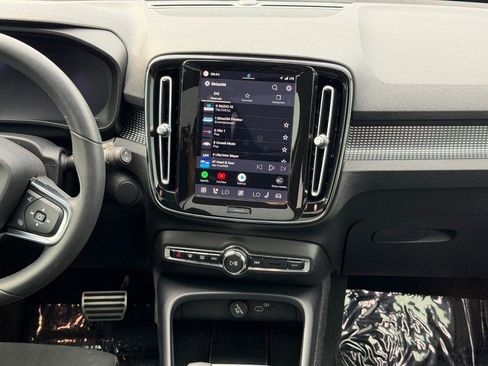 Used 2022 Volvo XC40 P8 Recharge Plus AWD/4WD image 14