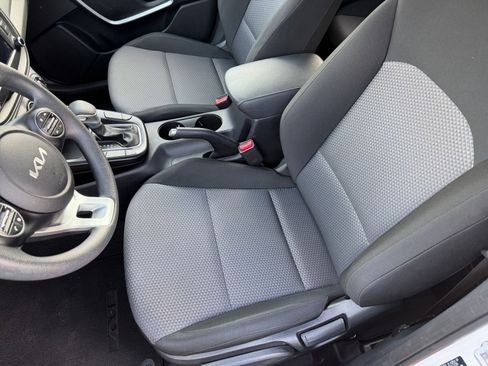 Used 2025 Kia Soul LX w/ LX Technology Package image 34