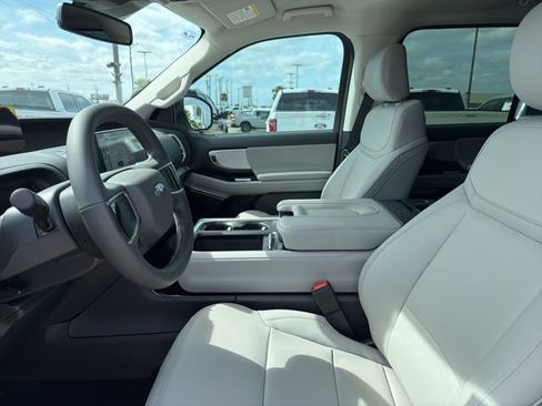 New 2026 Ford Expedition Active image 11