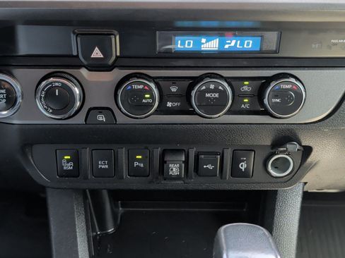 Used 2023 Toyota Tacoma TRD Off-Road w/ Technology Package AWD/4WD image 20