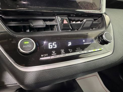 Used 2025 Toyota Corolla LE image 20