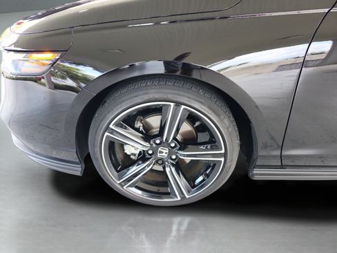 Used 2025 Honda Accord Sport image 28