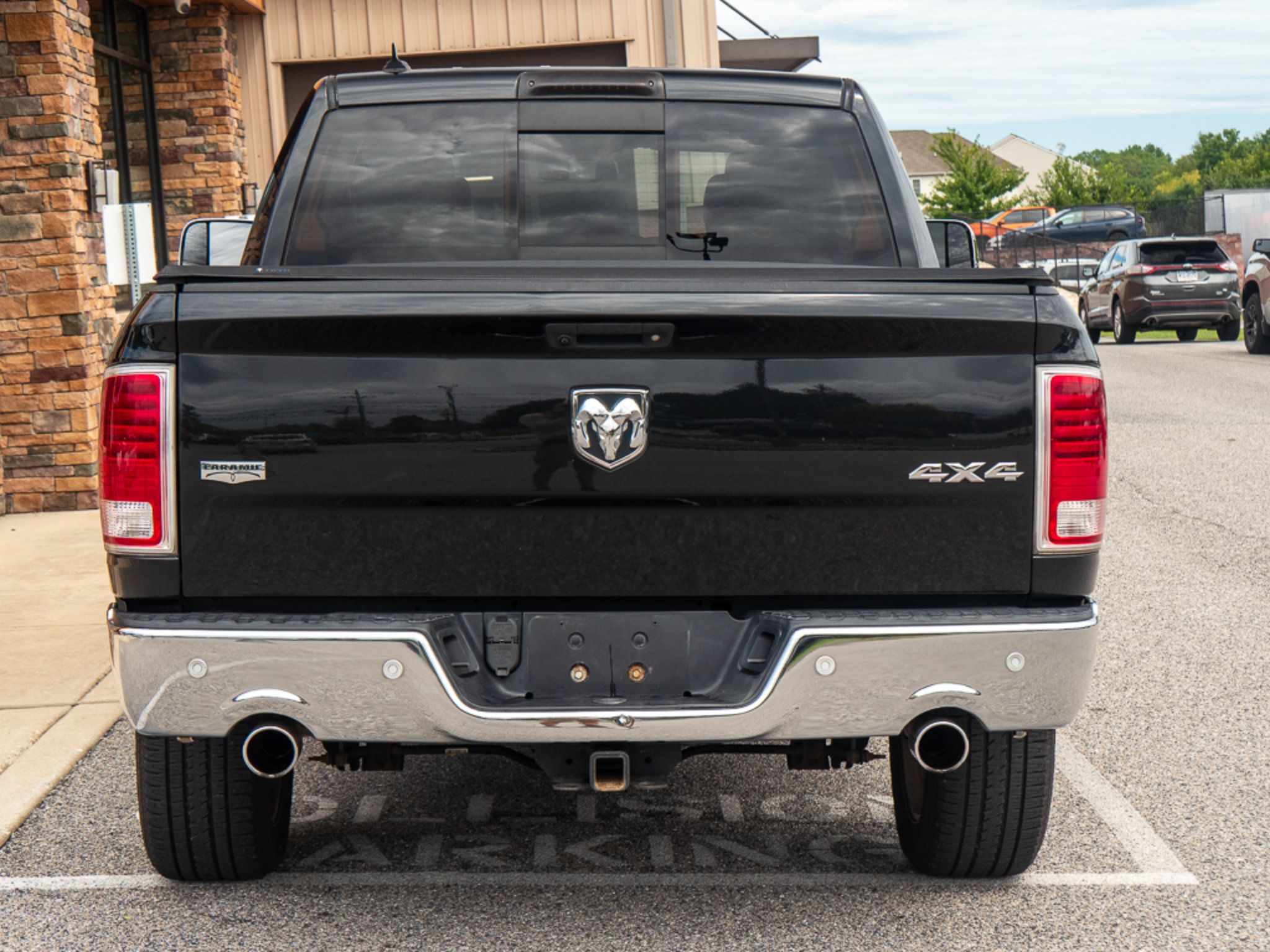 Used 2017 RAM 1500 Laramie AWD/4WD image 4