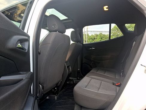 Used 2024 Chevrolet Trax RS w/ Sunroof Package FWD image 10