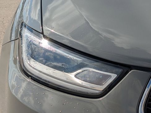 Used 2023 Chrysler Pacifica Touring-L image 10