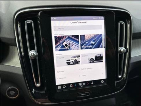 Used 2023 Volvo XC40 B5 Ultimate w/ Protection Package Premier image 16