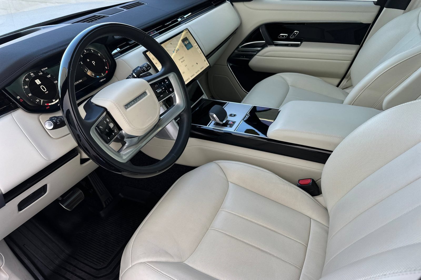 Used 2025 Land Rover Range Rover SE AWD/4WD image 11