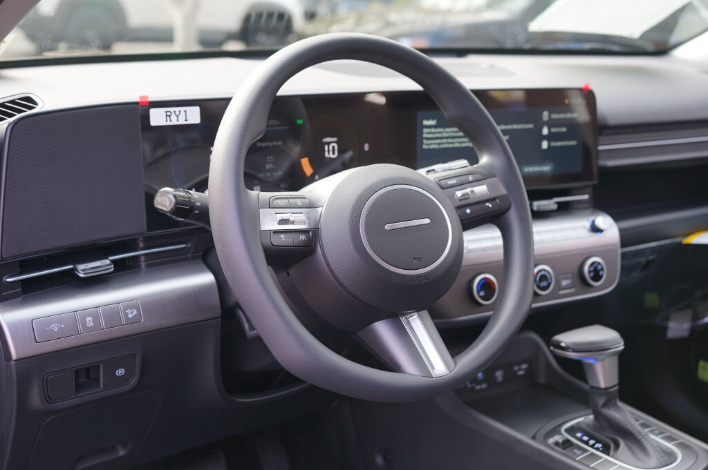 New 2027 Hyundai Kona SE AWD/4WD image 14